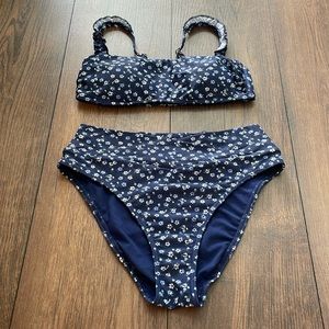 Hollister bikini!! Super cute cross high waisted bottoms🌊